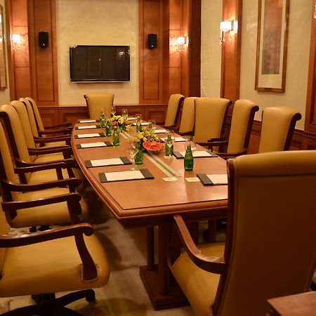 Royal Tulip Navi Mumbai Hotel Екстериор снимка