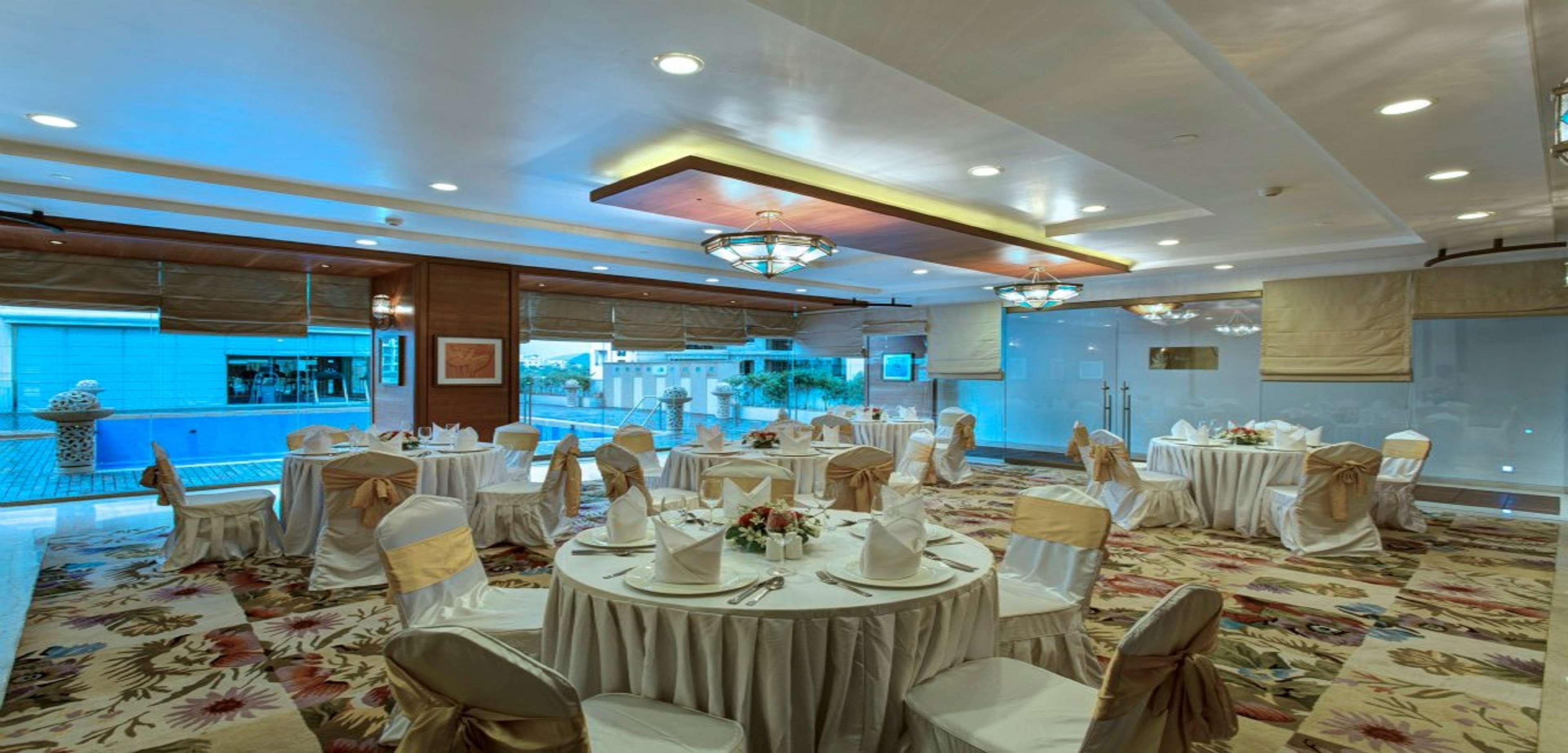 Royal Tulip Navi Mumbai Hotel Екстериор снимка