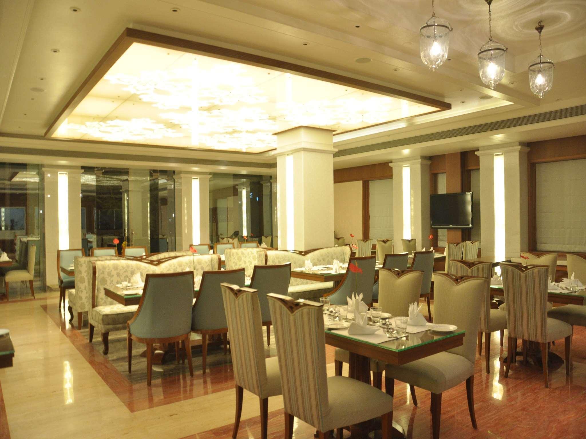 Royal Tulip Navi Mumbai Hotel Екстериор снимка