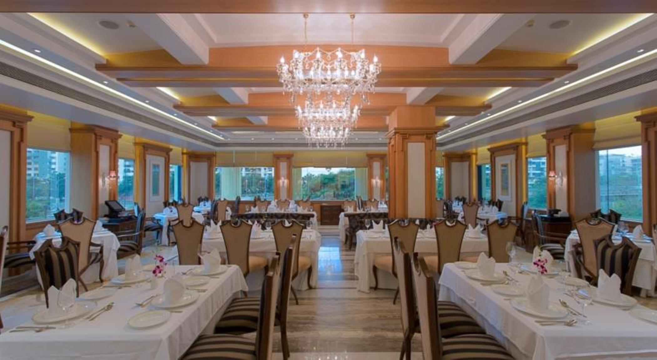 Royal Tulip Navi Mumbai Hotel Екстериор снимка