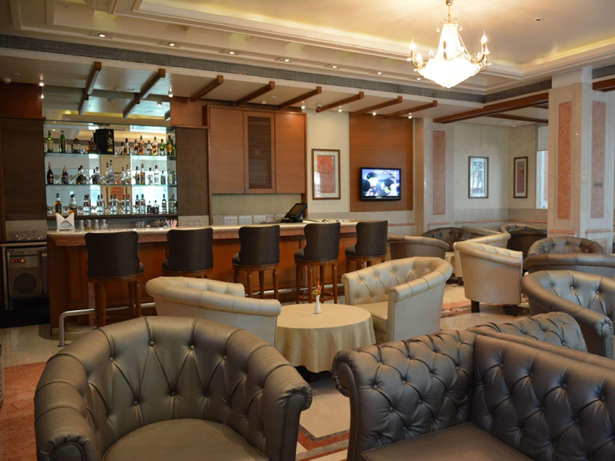 Royal Tulip Navi Mumbai Hotel Екстериор снимка