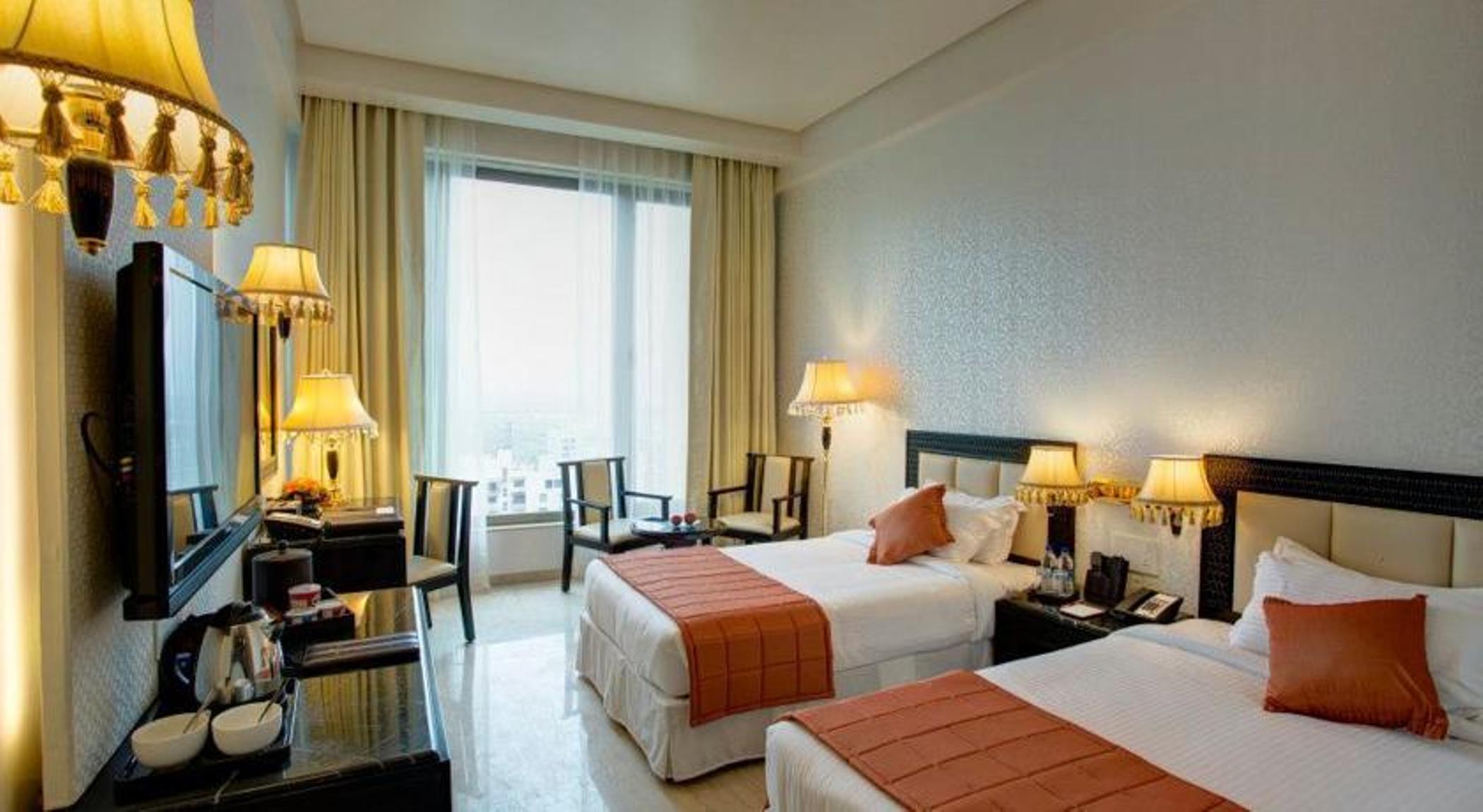 Royal Tulip Navi Mumbai Hotel Екстериор снимка