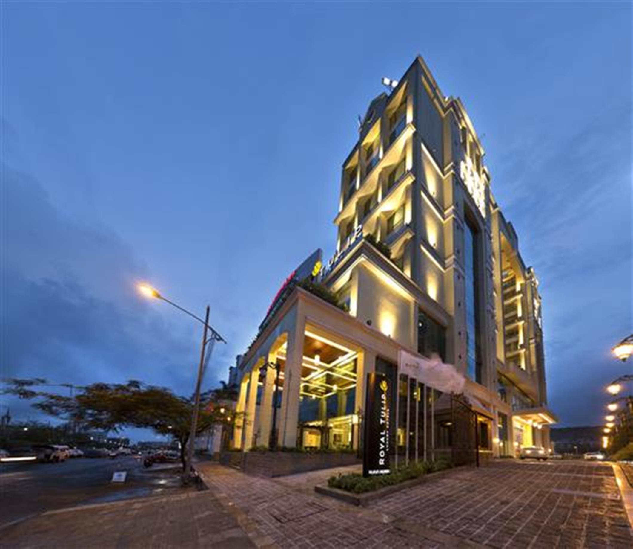 Royal Tulip Navi Mumbai Hotel Екстериор снимка