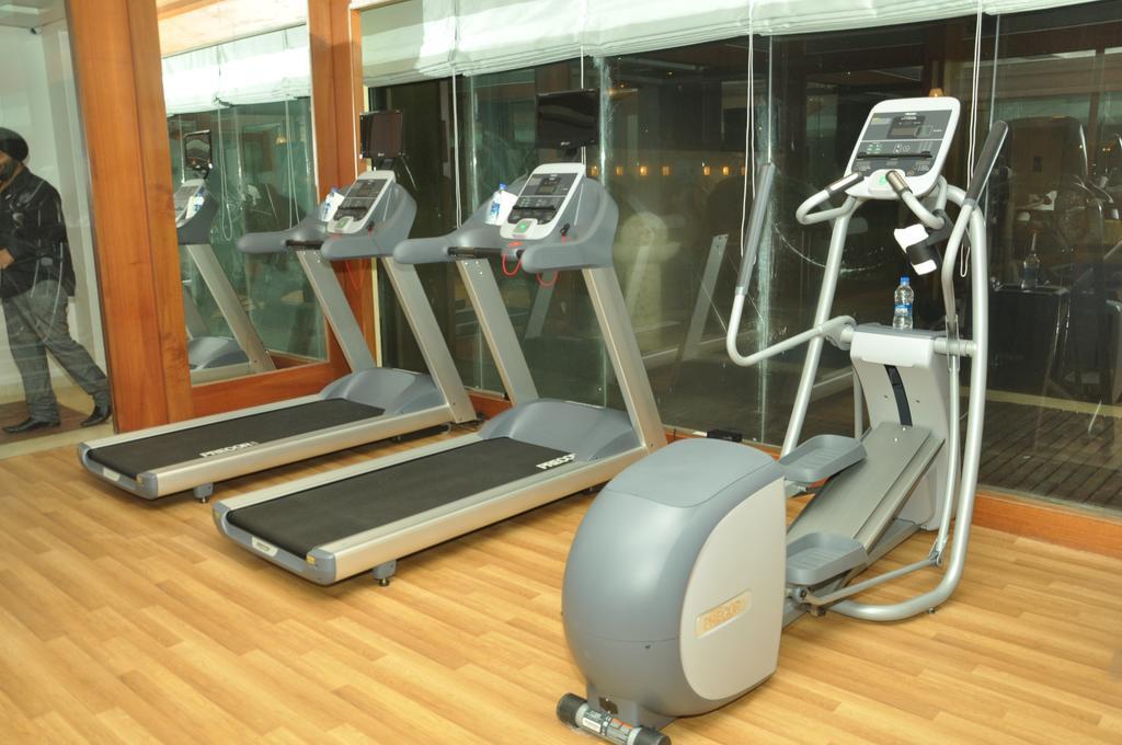 Royal Tulip Navi Mumbai Hotel Екстериор снимка