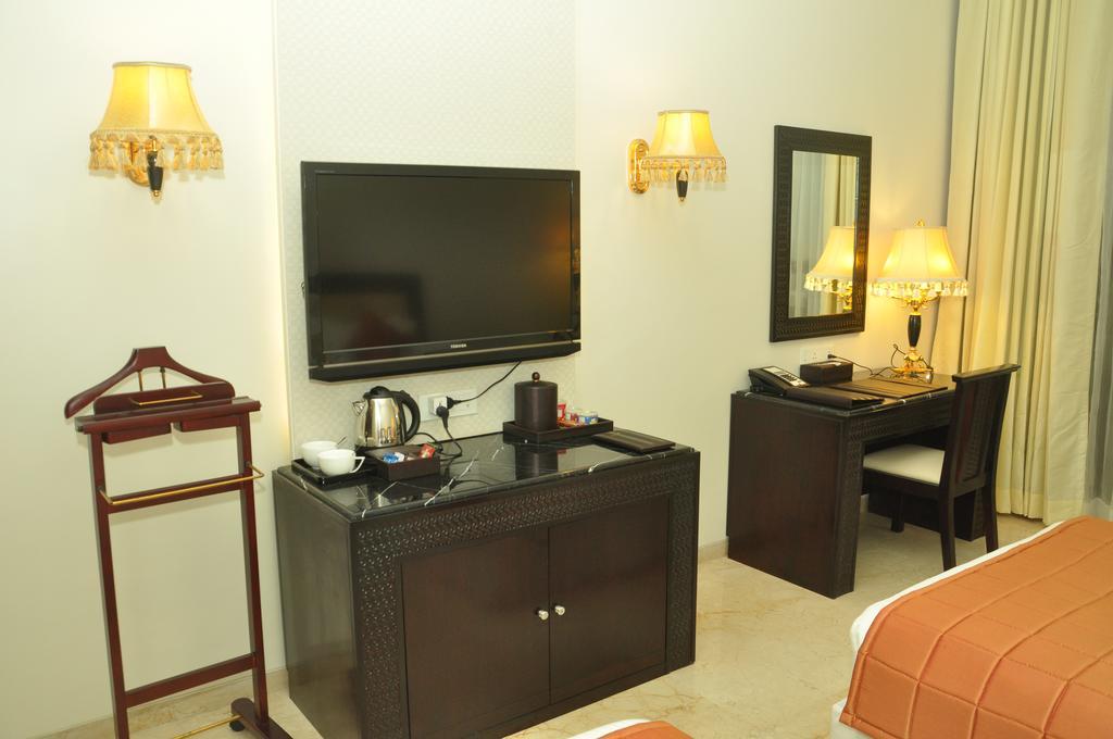 Royal Tulip Navi Mumbai Hotel Екстериор снимка