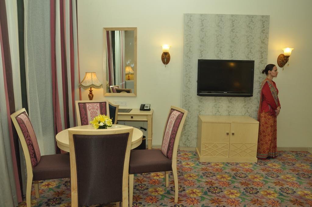 Royal Tulip Navi Mumbai Hotel Екстериор снимка