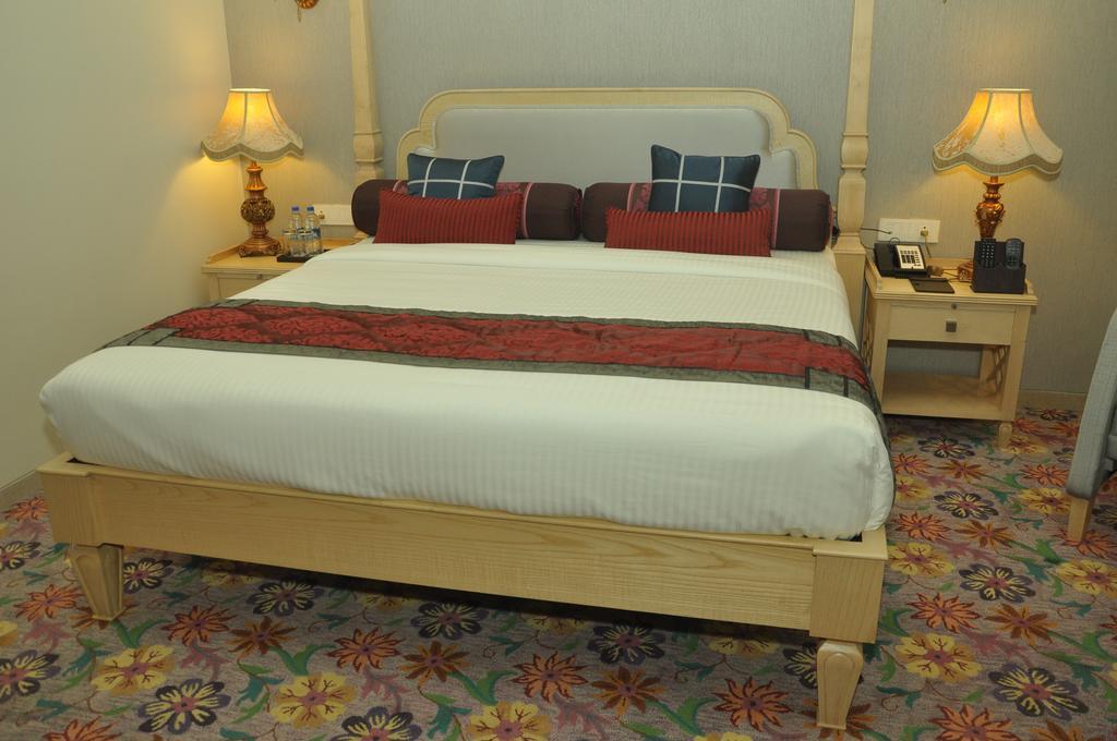 Royal Tulip Navi Mumbai Hotel Екстериор снимка