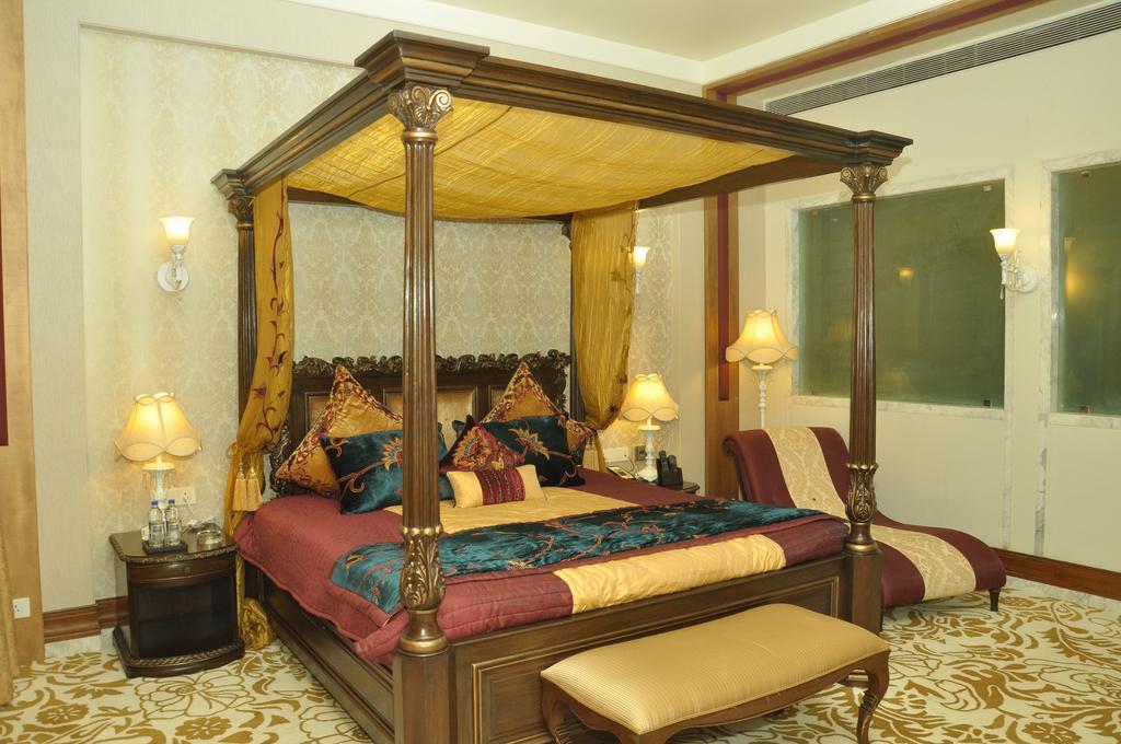 Royal Tulip Navi Mumbai Hotel Екстериор снимка