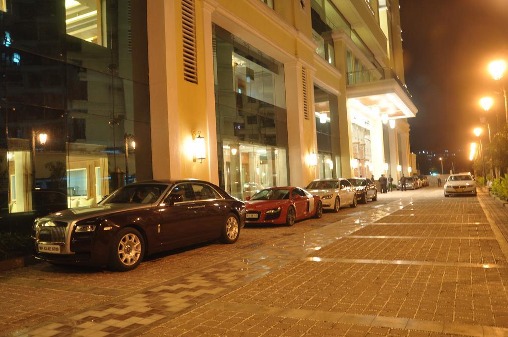 Royal Tulip Navi Mumbai Hotel Екстериор снимка