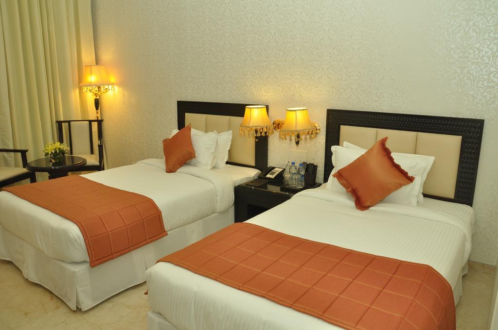 Royal Tulip Navi Mumbai Hotel Екстериор снимка