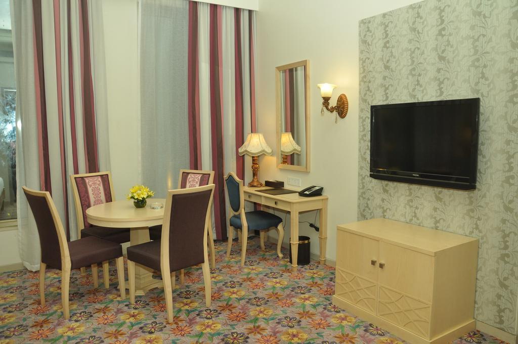 Royal Tulip Navi Mumbai Hotel Екстериор снимка