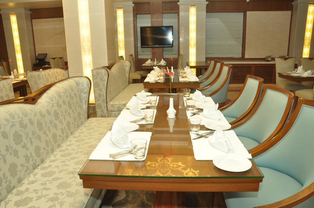 Royal Tulip Navi Mumbai Hotel Екстериор снимка