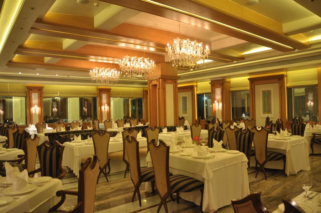 Royal Tulip Navi Mumbai Hotel Екстериор снимка