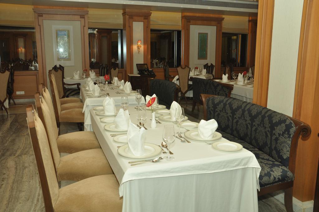 Royal Tulip Navi Mumbai Hotel Екстериор снимка