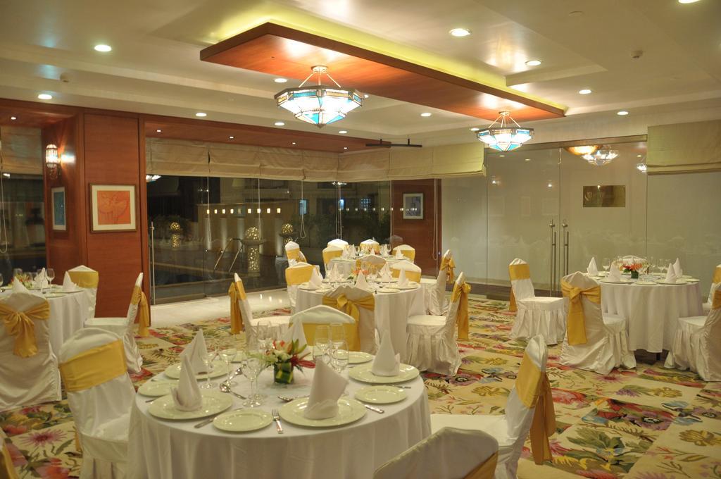 Royal Tulip Navi Mumbai Hotel Екстериор снимка